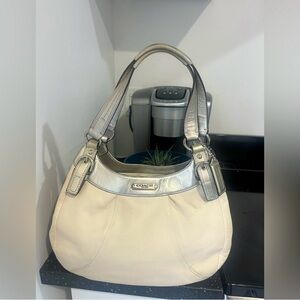 Coach Women's Shoulder Bag in Cream and Silver
